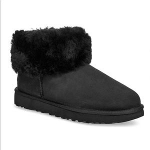 UGG Women’s Short Fluff Black Ankle Boots Size 6 NWT